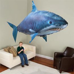 Kinderspeelgoedsimulatie Flying Shark Remote Control Air Flying Fish Boy Infrarood Biecht Decoratie Ballon 201204