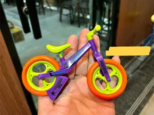 Vehículo equilibrado ensamblable Juguetes de descompresión Mini bicicleta de rábano Juguetes para niños Modelo estático Accesorios decorativos Juguetes decorativos