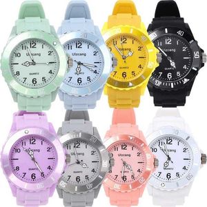 Montres pour enfants Candy Couple Quartz Digital Watch Fashion Fashion Femmes Femmes Regardez les horloges de bracelet électronique sportives Reloj Mujer horloges Y240527