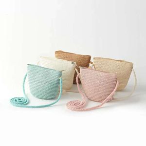 Children pour enfants Spring / été Mignon Grass Woven Little Girl Crossbody Body Boys mini zéro portefeuille bricolage Plaque lumineuse Sac 78% Factory Wholesale