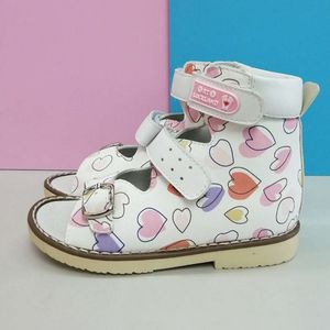 Enfants Sandals Chaussures d'été en cuir pour filles pour filles pour tout-petit Flatfeet Orthopedic Footwear 2 à 8 ans L2405