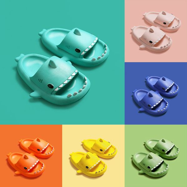 Niños zapatillas Niños Sandalias Padre-Niña Aldult Mujeres Meniceros Ciudad del tiburón Summer Summer Niños Baby Soft Sole Anti-Slip 230203