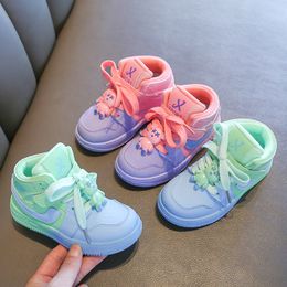 Zapatillas de deporte para niños 2023 estilo primavera y otoño, zapatos casuales para niñas de alta calidad, zapatos para correr antideslizantes para niños de dibujos animados, zapatos de suela blanda para bebés y niños pequeños, tamaño 21-32