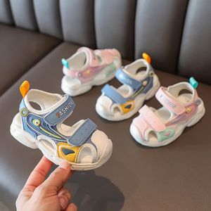 Kinderen sport sandalen zomer cartoon cartoon kinderen softssoled strandjongens casual holle schoenen gesloten teen baby flat 240516