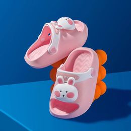 Kinderen zomer cartoon schattige softssoled kinderg slippers dikke dikke meisjes niet -slip eva indoor home badkamers sandalen 240402