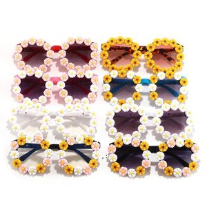 Lunettes de soleil pour enfants Petites lunettes de marguerite Party Favor Filles Street Shoot Concave Modélisation Lunettes de soleil Flèche Enfants Lunettes de plage Lunettes JNB1574