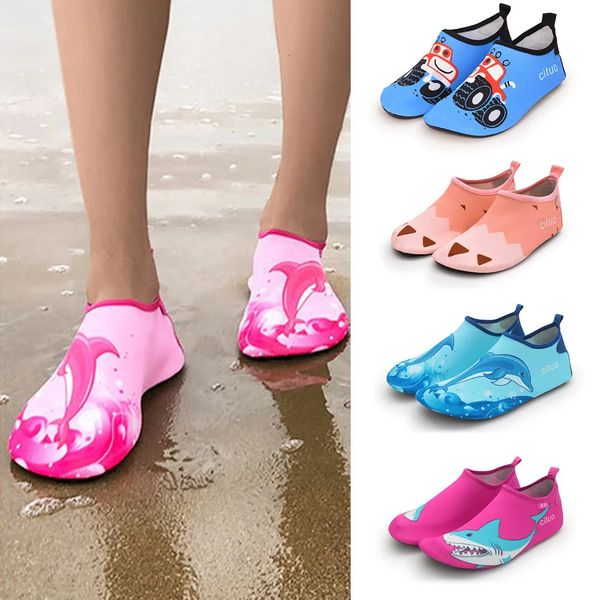 Chaussures de plage aquatiques pour enfants, chaussures de natation pour filles, chaussures d'eau à séchage rapide, pantoufles d'intérieur souples pour garçons, chaussettes de natation en apnée 240226