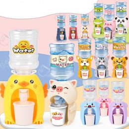 Kinderen Water Dispenser Baby Furniture Toys Mini Leuke vorm Easy gebruik Mini Water Dispenser Geschikt voor kinderjarig speelgoed (Window Box/Guckling Pig)