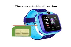 Children039s Smart Horloge SOS Telefoon Horloge Smartwatch Voor Kinderen Met Sim-kaart Po Waterdicht IP67 Kids Gift Voor IOS Android18012223927