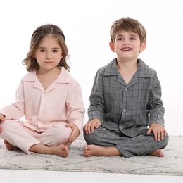 Kinder herfst katoenen comfortabele tweedelige sets met lange mouwen Loung Ewear pyjama voor jongens meisjes Last en zus nachtjapon 231220