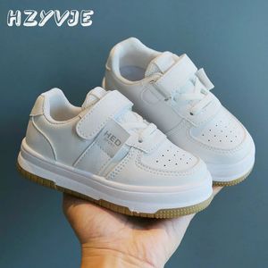 Childrens Casual Sneakers Comfortabele single schoenen babyjongens meisjes peuter kleine witte teldbord 240430