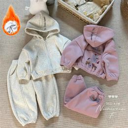 Traje de lana para niños Conjunto de chándal para niño niña Ropa de bebé Sudadera de otoño Estampado de oso de dibujos animados Cremallera Sudadera con capucha Pantalones Ropa deportiva 240131