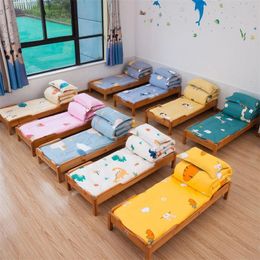 Childans de lit de maternelle pour enfants en trois pièces en coton de coton pure litière de sieste sans remplir de dessin animé doux et confortable 240408