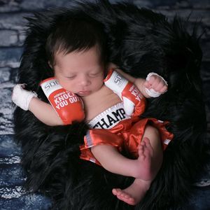 Mitaines pour enfants personnalisés accessoires de photographie nés bébé ensemble de boxe gants Shorts Bebe Po Shoot Boy Pos Mini bandages à main 230427