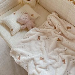 Couettes pour enfants bébé peau douce et chaude couverture non irritante dessin animé Animal épaissi flanelle maternelle sieste emmaillotage 240307