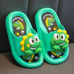 Slippers voor kinderen voor jongens en meisjes Spring Summer Cute Cartoon 3D Sandalen Non-Slip Bathing Indoor 240508