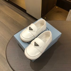 Childrens Step on BB schoenen luxe jongens meisjes Mark draad Handgemaakte schoen klassieke P letter kinder sneakers Kinderen casual platte schoenen maat 20-25 CSD2312182-20