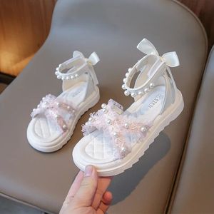 Kinderjaren Sweet Princess Fashion Roman Shoes 2024 Lente/zomer Girls Sandalen Zachte zool Boog Mesh Beach schoenen voor vakantie 240416