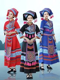 Chine Guangxi Zhuang région autonome Vêtements pour femmes 3 mars