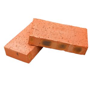 Les fabricants chinois vendent des briques de construction en briques rouges d'argile pour la construction de chaudières et de fours.