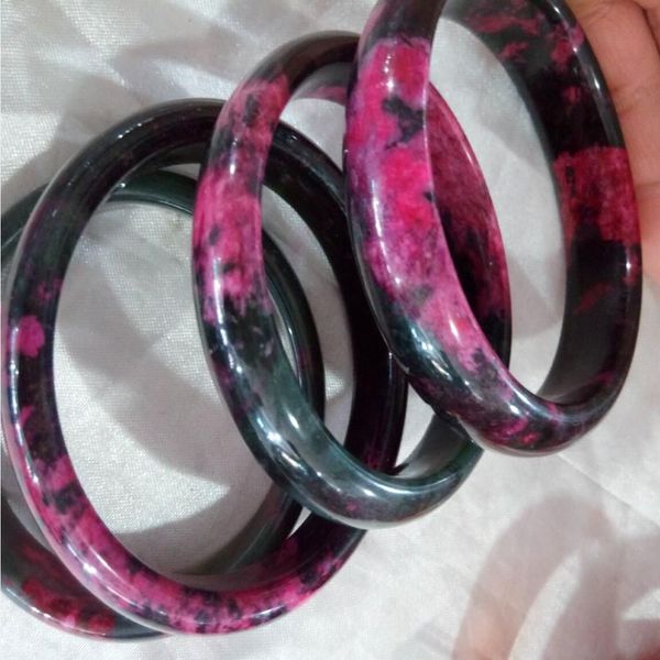 Hermoso chino Natural Verde Red Peach Blossom Jadeite Jade Brazal Bangle Brazal Diámetro interno fino Handmaded 56-60 mm237v