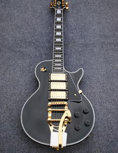 Chinese custom LP elektrische gitaar matzwarte triple pickup jazz tremolo systeemgitaar9654052