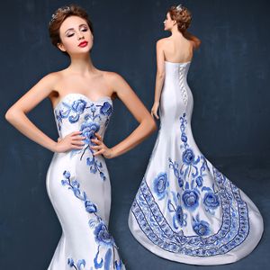 Vêtement ethnique chinois robe d'hôtesse contemporaine style long élégant modèle mince spectacle à pied scène cheongsam Costume en porcelaine bleue et blanche