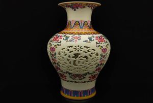 Jarrón hueco tallado A Mano de porcelana rosa china de la familia W QianLong Mark S4321067930