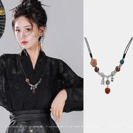 Accessoires chinois pour femmes pour le visage de cheval avec ancien collier de style zen Chaîne de la chaîne tissée Pendant 240527