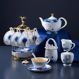 Chinese Highgrade Bone China Coffee Pot Cup en Saucer met lepel Sugar Bowl Milk Set Teapot Tea 240518