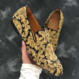Locs en cuir chinois hommes Flats de travail manuel broder chaussures de tenue de tenue diamant sapato sapato féminino mâle Homecoming Gold Size 38-46 9ccac