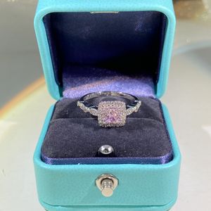 Anillos de banda de diseñador de geometría de circón de lujo chino para mujeres dulce clásico grande cuadrado piedra rosa anillos uñas dedo fino diamante cristal amor anillo joyería