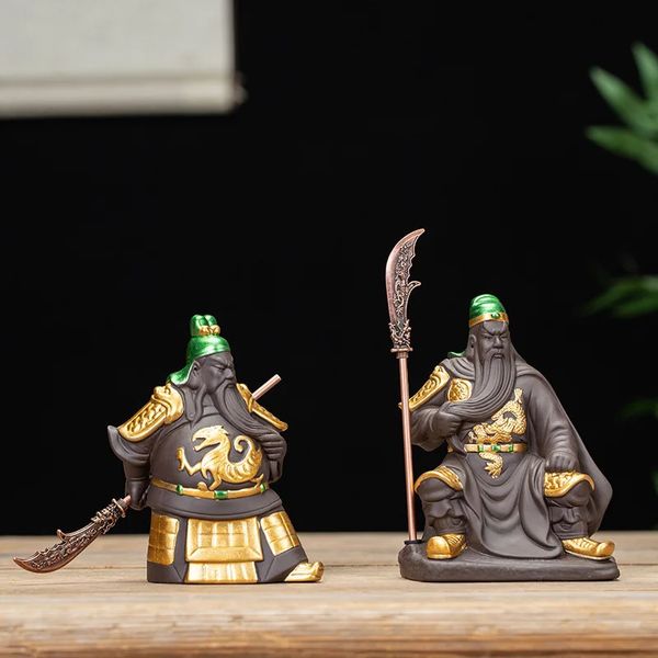 Style national chinois Guan Gong Broadsword Purple Clay Ceramic Ornement Chinoiserie Yu Figurines TEA PET PAT PATERICAL DÉCORD 240411