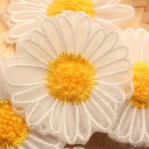 Produits chinois broderie fleur marguerite blanche jaune coudre sur des patchs pour vêtements femmes robe vêtements double couche applique couture artisanat R230807