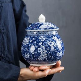 Chinese Stijl Blauw en Wit Porseleinen Theebus Huishoudelijke Snoep Moer Verzegelde Opslagpot Kunst Keramische Opslagpot Woondecoratie 240119