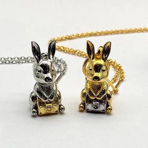 Collier de lapin mignon de style chinois. Le dernier collier de mode de marque en 2023. Il s'agit de la fête chinoise de la mythologie ancienne à douze zodiac.