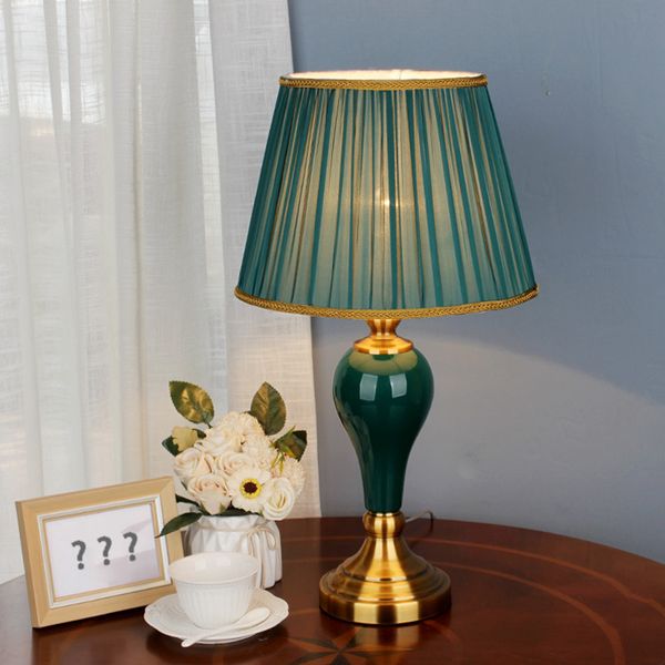 Lampes de Table en céramique verte de Style chinois, couverture en tissu européen moderne pour salon, chambre à coucher, étude de chevet, lampe de Table décorative E27, prise EU/AU/US/UK