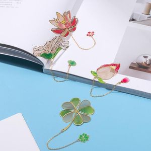 Style chinois métal creux peint signet feuille de Lotus avec chaîne papeterie créative cadeaux de vacances accessoires d'art