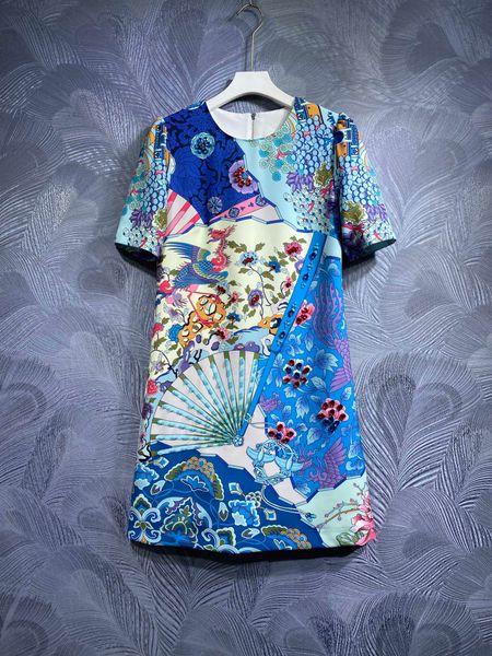 Estampado de estilo chino con un sentido de diseño de nicho, vestido adelgazante de cintura suelta de manga corta con tachuelas de industria pesada, falda de temperamento única