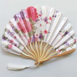 Chinese stijlproducten Chinese stijl Hand vastgehouden fans Personaliseer Patroon Silk Bamboo Vouwventilatoren Handheld Wedding Hand Fan Cool Bamboe Flower Fan