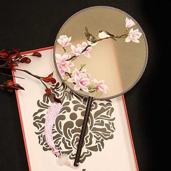 Productos de estilo chino Estilo chino Suzhou Flor Pájaros Patrón Bordado de doble cara Abanico circular redondo de mano Abanico de palacio bordado a mano puro