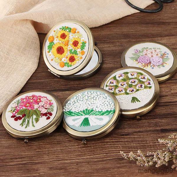 Produits de Style Chinois DIY Fleur Broderie Miroir kits Fleurs Couture Ensemble À La Main Pliant Maquillage Miroir Swing Art Artisanat Cadeau Décor À La Maison R230804