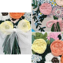 Produits de style chinois Kits de broderie Débutant tenant des fleurs Kits de broderie de mariage point de croix avec cerceaux de broderie Ruban Broderie Artisanat R230803