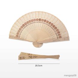 Productos de estilo chino Ventilador de madera de madera plegable de madera de madera personalizada personalizada Favores de regalo de regalo de boda personalizada R230810