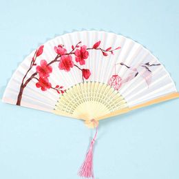 Chinese Style Products Éventail pliant en soie de style chinois vintage, motif de fleurs, artisanat d'art, cadeau de mariage, ornement de danse, éventail à main avec pompon, décoration de la maison