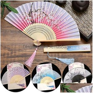 Productos de estilo chino Vintage Seda Ventilador plegable Bambú japonés Decoración del hogar Adornos Danza Mano Arte Artesanía Gota Entrega Jardín Dhaw0