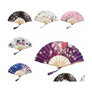 Produits de Style Chinois Vintage Soie Pliant Ventilateur Rétro Japonais Bambou Gland Danse Main Décoration Ornement Artisanat Cadeau Drop Deliv Dhsat