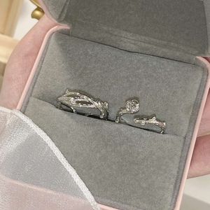 Bagues de couple plaquées argent de style chinois avec épines et roses