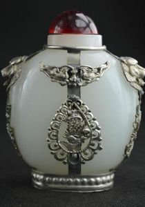 Objets de collection vintage chinois Travail manuel Jade blanc Armored Dragon Leo Snuff Bottle3079493