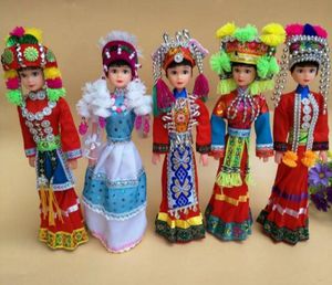Chinese Yunnan Specialty Dolls Etnische Minderheid Dolls Handgemaakte Cartoon Dolls Decoratie 28cm Veel optioneel